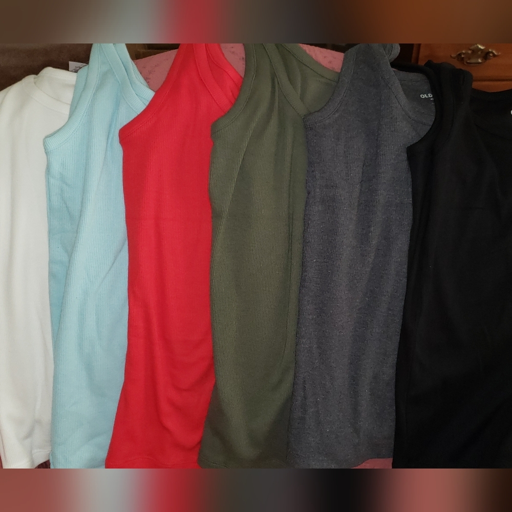 First-Layer Ribbed Scoop-Neck Tank Top - Picture 4 of 10